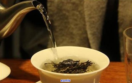 七彩云南普洱茶价格表2011年：七彩云南普洱茶饼香韵，多少钱一张？