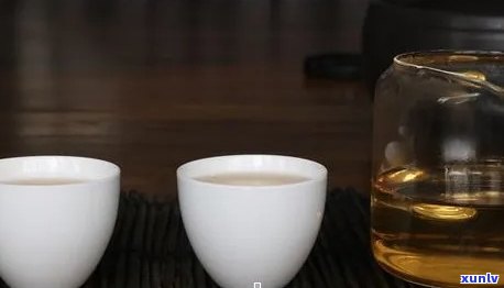 普洱茶水可以装不锈钢保杯里喝吗？