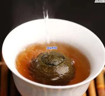 小青柑普洱茶冲泡 *** ：使用开水还是水？哪个更适合？