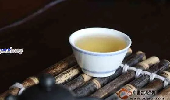 普洱茶对胃部不适的影响：一杯浓普洱茶是否是选择？