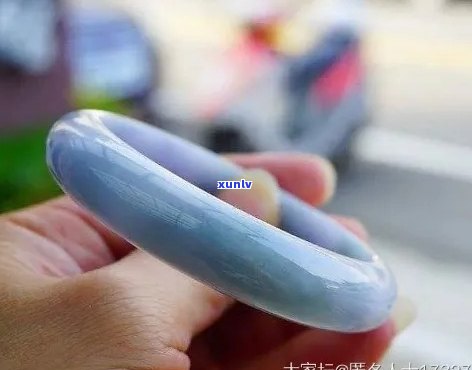 翡翠镯子蓝色：好看？好不好？怎么回事？