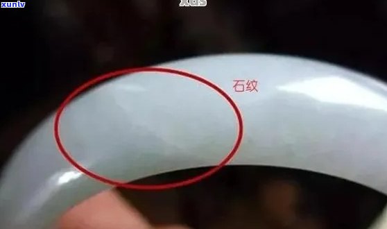 翡翠石纹怎么看：如何鉴别与理解翡翠中的石纹与裂纹