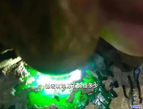 翡翠矿区原石浇水时间：掌握正确的浇水 *** 与时间，保障翡翠质量。