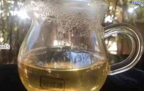 普洱茶中出现絮状物的原因及其对茶叶品质的影响：能否继续饮用？