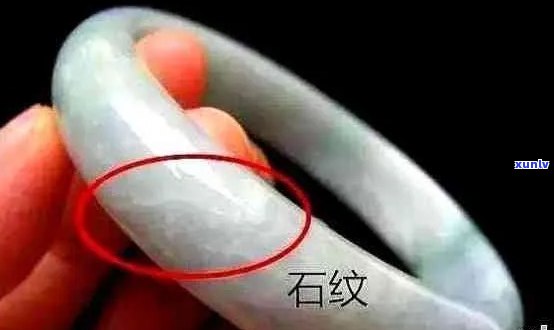 翡翠上有纹是什么意思？是否意味着裂纹？