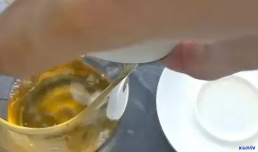 普洱茶 *** 过程中是否可以使用胶水？胶水对普洱茶品质的影响及正确处理方式