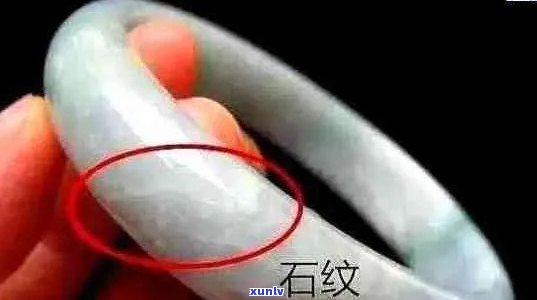 翡翠碎纹特征与意义：多、正常与裂纹解析