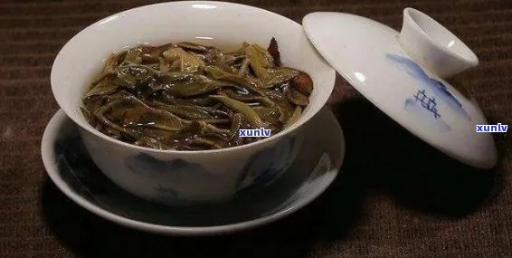 普洱茶陈化时间及其与陈香味的关系：探究何时可品鉴到陈香味