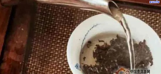 普洱茶泡好后出现絮状物正常吗？这种现象是怎么回事？