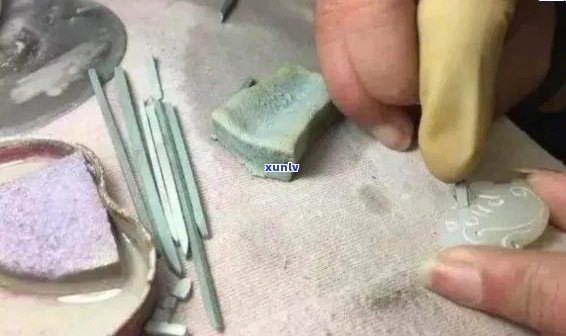 '翡翠原石去皮用什么型号的磨针好：详解磨皮工具及技巧'