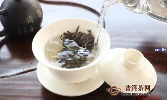 选择合适的壶大小冲泡普洱茶：探讨各种因素及其对茶香和口感的影响