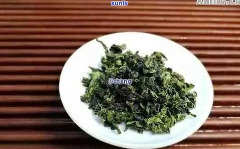 交替品味普洱茶与铁观音：口感对比研究