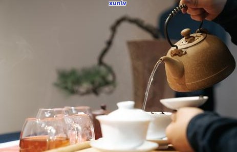 生茶普洱茶会上火吗还是下火：探讨普洱茶生茶的清热降火功效