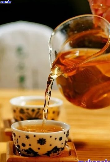 普洱茶的清热解火功效：科学研究、适用人群与饮用注意事项解析