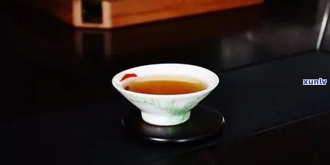 新使用铁杯泡普洱茶：适宜还是禁忌？如何避免茶变味？