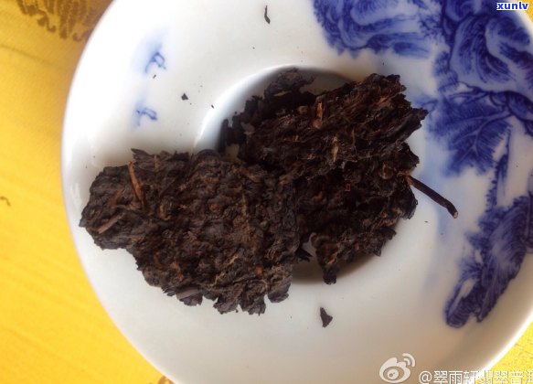 详细步骤教你如何轻松分解普洱茶饼，品尝其独特的香气与口感