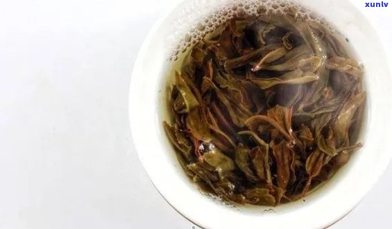 '普洱茶泡完了的渣叶还能吃吗：探究剩余茶叶的安全性和利用方式'