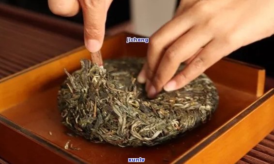 全方位解析：如何轻松打开普洱茶茶块，让您尽享茶香与口感