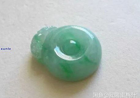 翡翠福贝的价格及评估因素全解析：一颗翡翠福贝究竟值多少钱？