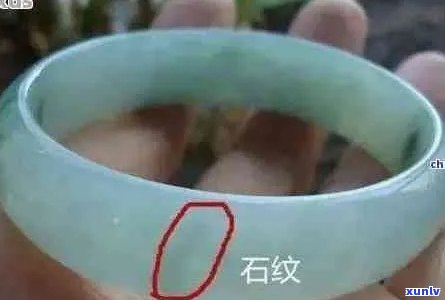 翡翠镯子里藏金线：原因、影响与鉴别 *** 全面解析