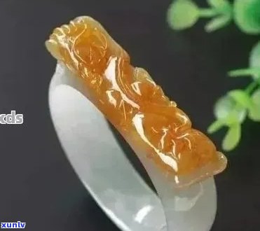 翡翠镯子里有黄翡吗？真的吗？手镯里黄翡好吗？有黄色的翡翠手镯吗？