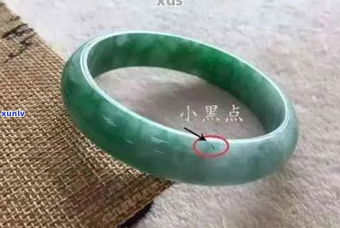 翡翠镯子上有绿点点：这是什么原因？正常吗？好吗？