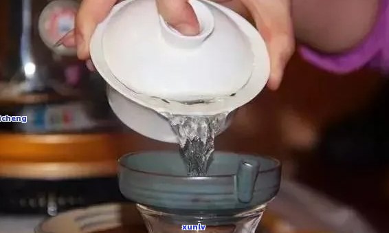 新冷水中泡普洱茶膏，味道是否依旧香醇？