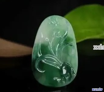 翡翠莲花牌寓意：吊坠与牌子的象征意义及适合佩戴人群