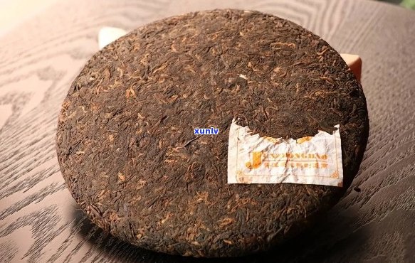 普洱茶的茶饼：如何打开，保质期多长？生茶熟茶区别及价格影响