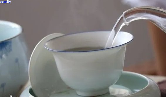 普洱茶为什么要烫杯子：探讨普洱茶泡法与功效