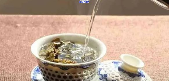 普洱茶的泡法：使用开水还是凉水？如何正确煮沸和冷却普洱茶？