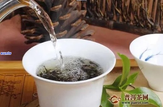 白茶与普洱茶的融合：一杯健饮品的奥秘探究