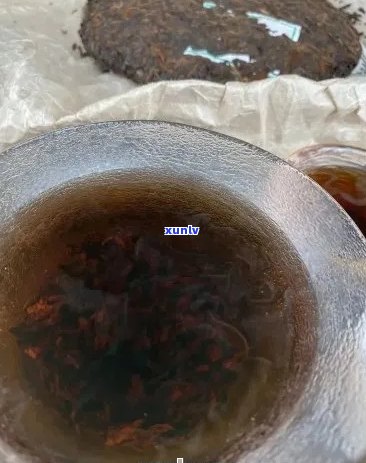 普洱茶上的油污：如何去除及其对茶香的影响