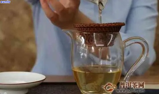 如何正确冲泡普洱茶：使用水杯的详细指南