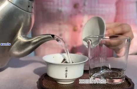 如何正确冲泡普洱茶：使用水杯的详细指南