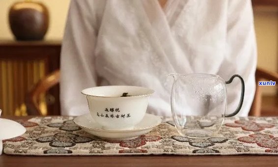 瓷保杯泡茶的好处与坏处：保效果佳，方便携带，但易刮花，不耐高。