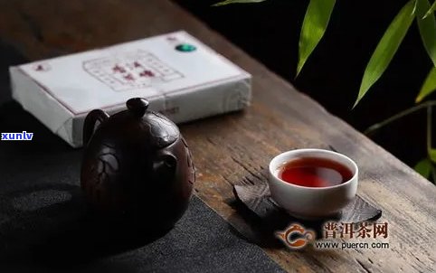 端午节送普洱茶文案简短：端午佳节，送上清香普洱，品味悠长岁月。