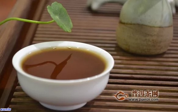 普洱茶冲水和酱油颜色