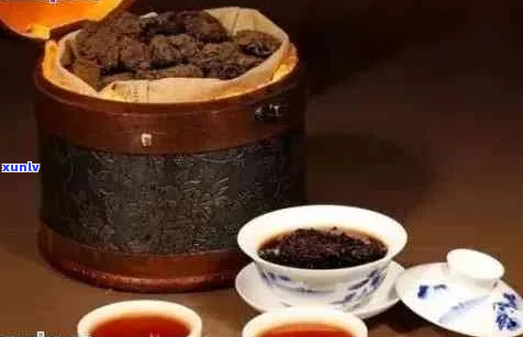 品尝肉食后，体验普洱茶的醇厚滋味