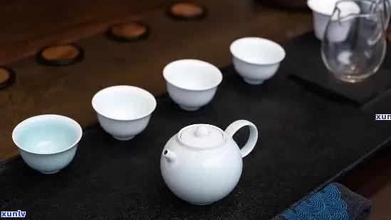 青花瓷茶具搭配指南：哪些茶叶最适合用青花瓷泡？