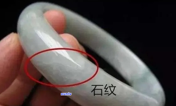 翡翠的裂纹对其价值的影响：了解其影响因素与鉴别 *** 