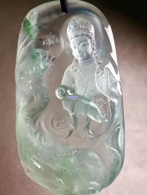 翡翠里有晶体好吗：注进去的晶体会影响价值和可戴性吗？