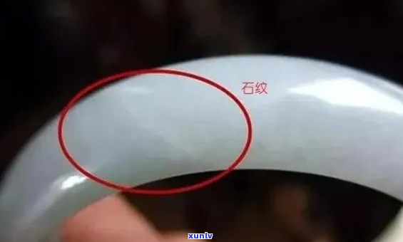 两毫米裂痕的翡翠：一种独特的美感还是潜在的风险？