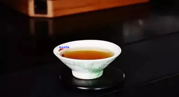 普洱茶一般用什么茶杯喝好：探究茶杯选择，品味普洱韵味。