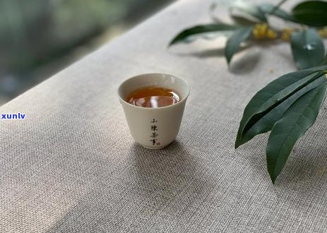 红茶黑茶白茶的区分 *** 及功效：如何辨别和理解各类茶叶的不同之处？